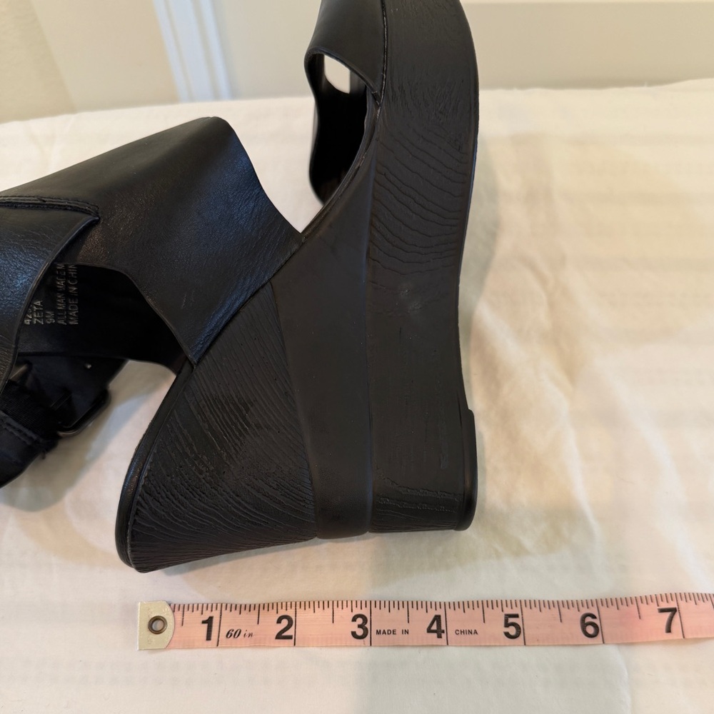 NWOT - Bull Boxer Black Wedge Sandals with Buckle Strap - Picture 11 of 12